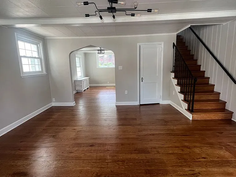 110 Hollywood Ave — Photo 3