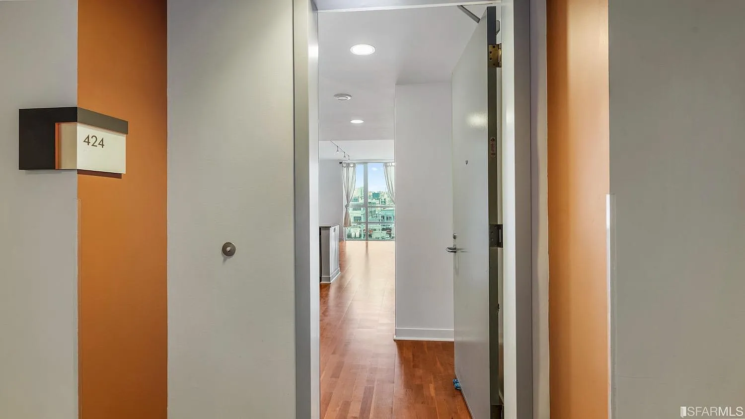 1 bed, 671 sqft, $3,550 — Photo 2