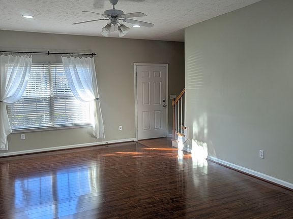 4th image of 2480 Oak Hill Dr