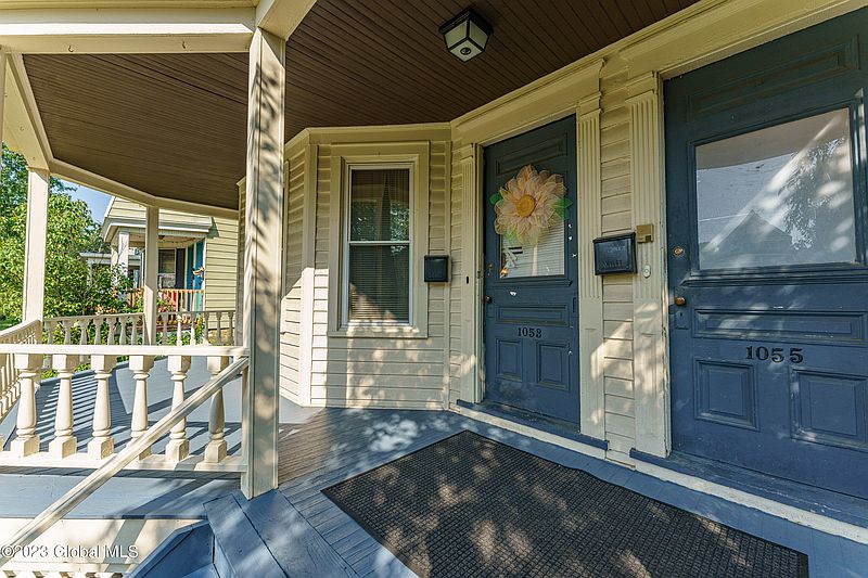 4th image of 1053 Glenwood Boulevard