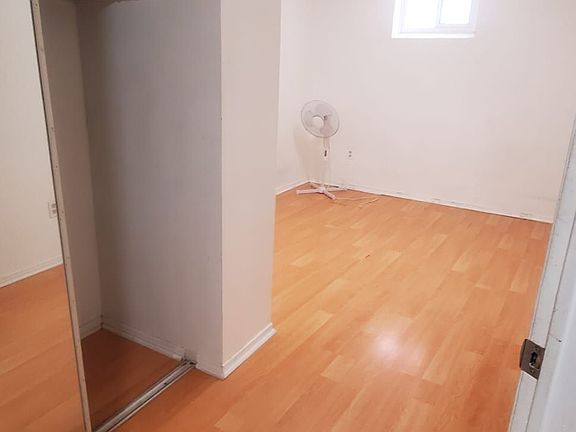4th image of 36 Smithers Cres #Basement