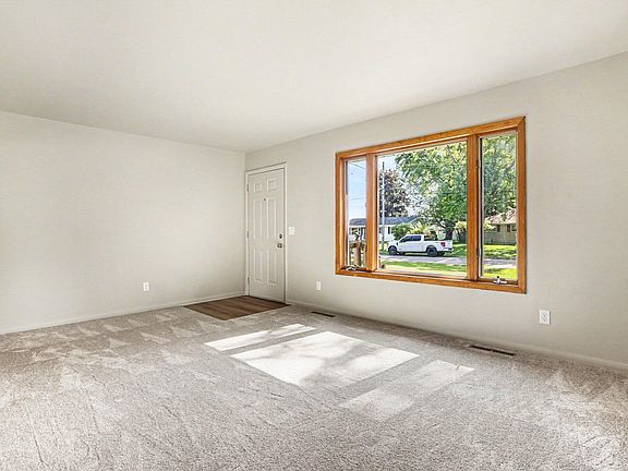4th image of 146 Lois Dr