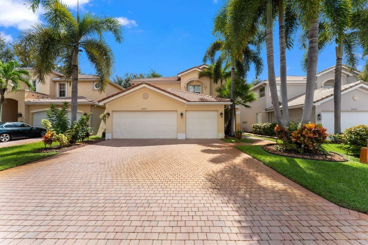 5 bed, 3.0 bath, 2941 sqft, $5,000 — Photo 1