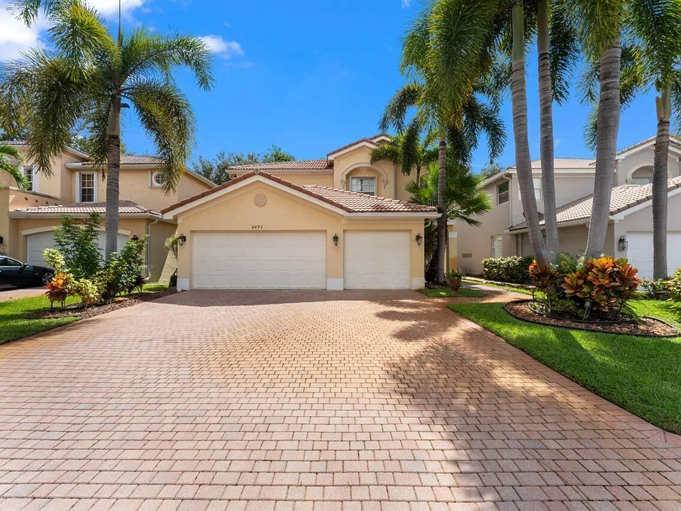 8492 Breezy Oak Way