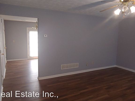 3rd image of 322 Turfway Dr