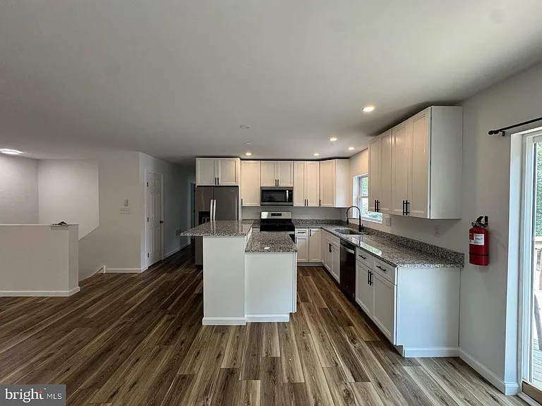 14 Cardinal Dr — Photo 5