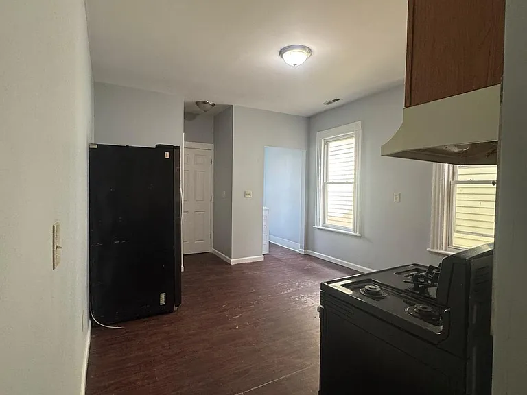 40 Center St — Photo 19