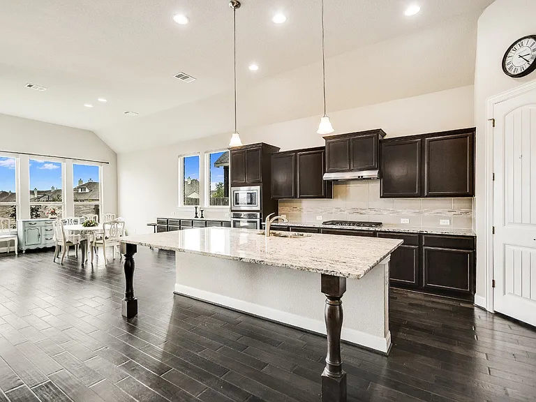 3925 Octavia Dr — Photo 7