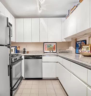4th image of 366 W 11th St APT 5D