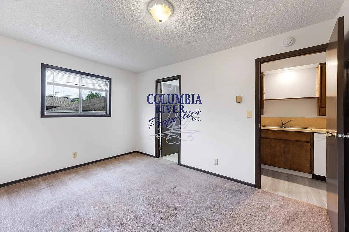 Building Photo - 1615 10th Ave #2