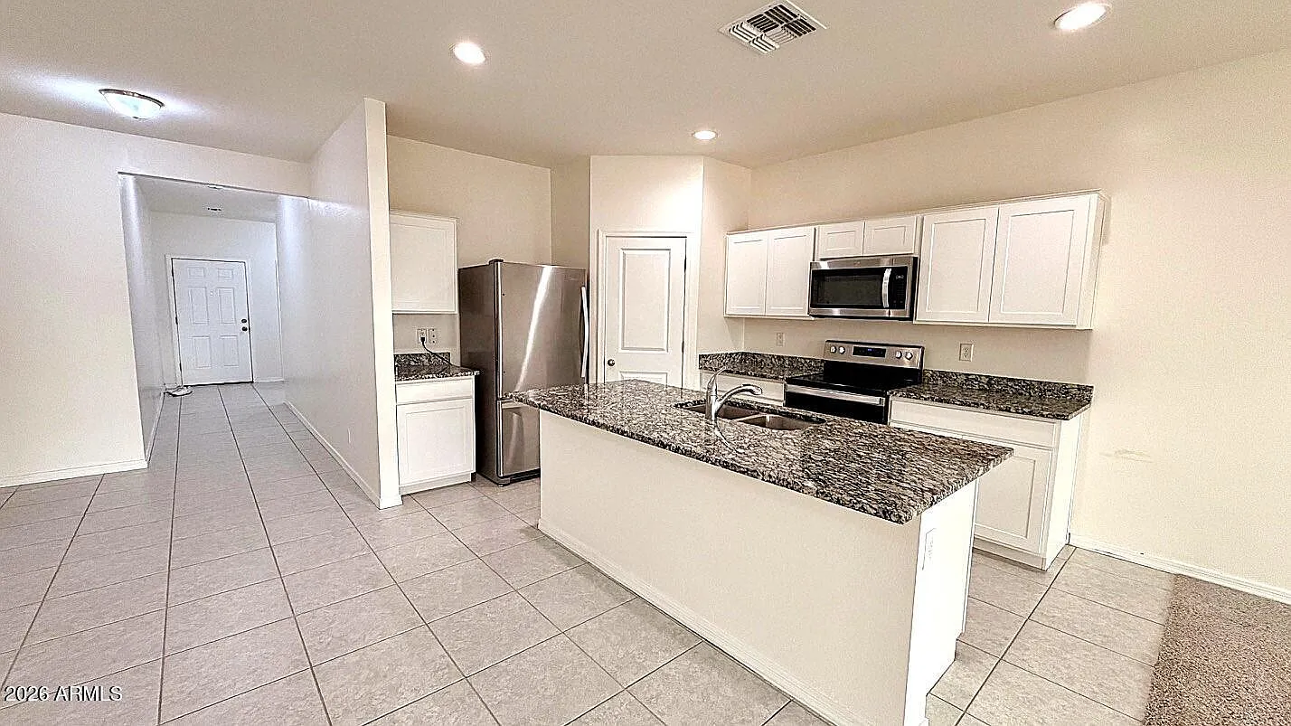 3 bed, 2.0 bath, 1665 sqft, $1,749 — Photo 4