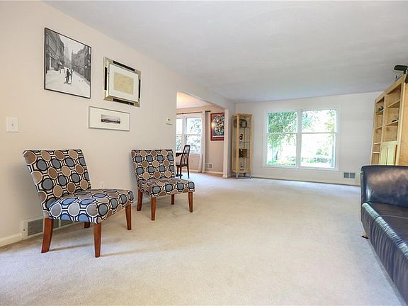 5th image of 741 Blue Creek Dr