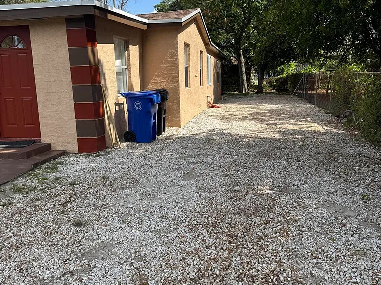 2221 NW 6th Ct — Photo 5