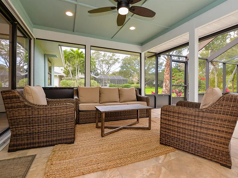 2411 NE Pinecrest Lakes Blvd — Photo 30