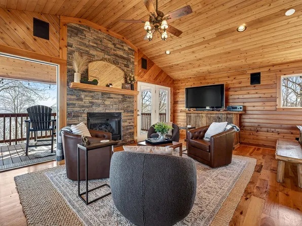 300 Crest Dr, Smithville, TN 37166