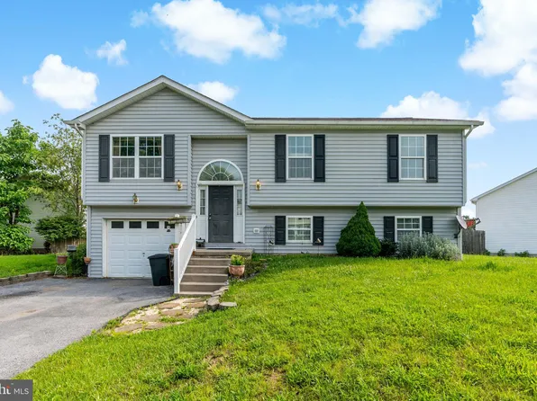 292 Thoreau Dr, Inwood, WV 25428