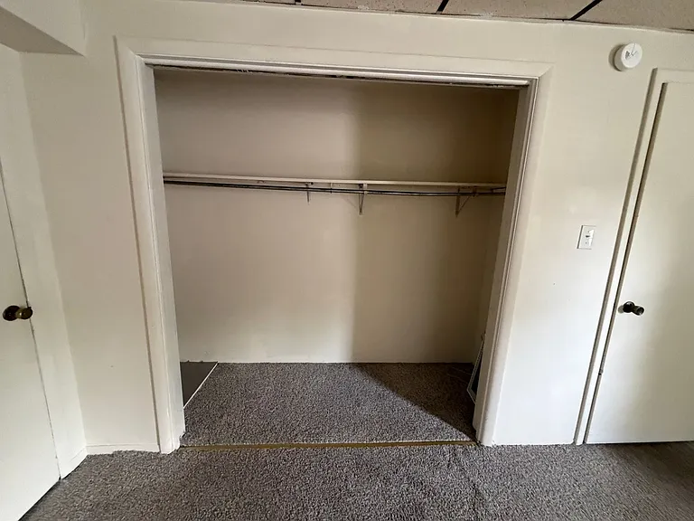 412 E Maiden St — Photo 11
