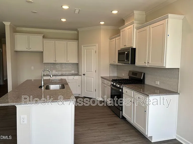 262 Streamliner Blvd — Photo 8