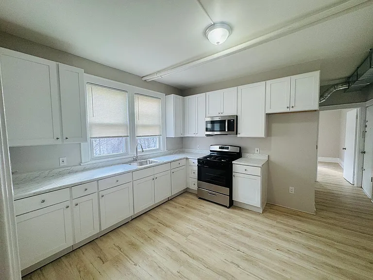 14 Grant Avenue — Photo 5