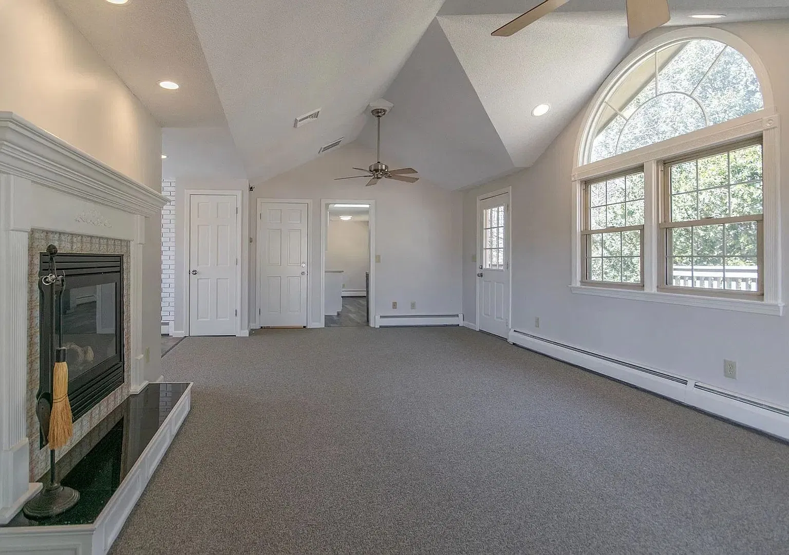 Charming 3BR House in East Longmeadow — Photo 4