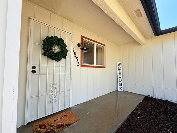 5th image of 1833 W Pico Ave