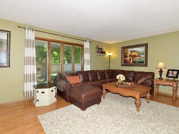 3rd image of 6913 E Kentford Cir