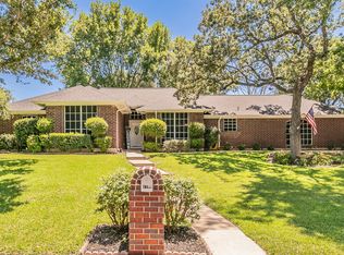 1108 Glen Oak Dr, Burleson, TX 76028