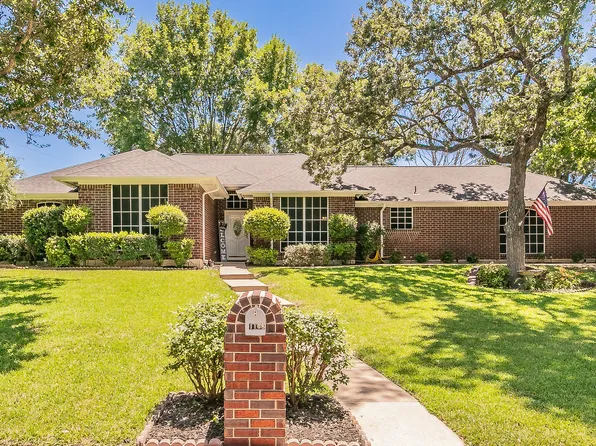 1108 Glen Oak Dr, Burleson, TX 76028