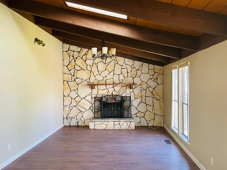 1505 Maplehill Rd — Photo 8