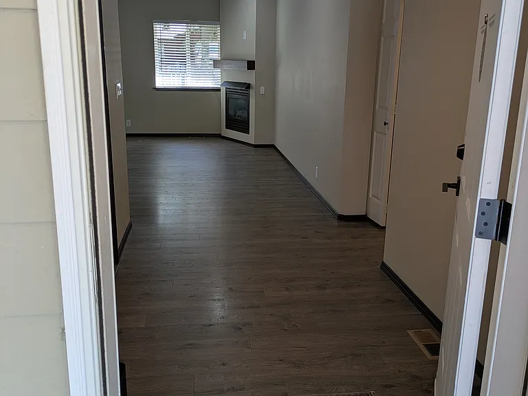 1025 Loganberry Ln — Photo 2