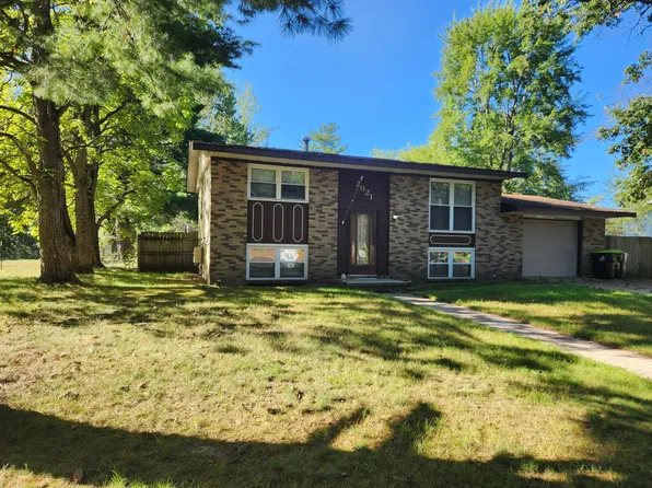 2921 Riggie St, Midland, MI 48640