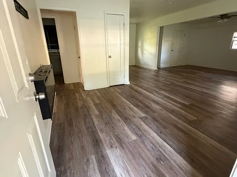 3301 Grant St — Photo 6