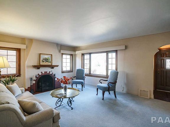 3rd image of 2508 W Melrose Pl