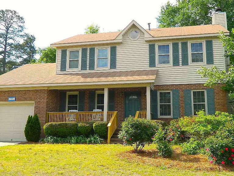 635 Clinton Way W — Photo 2