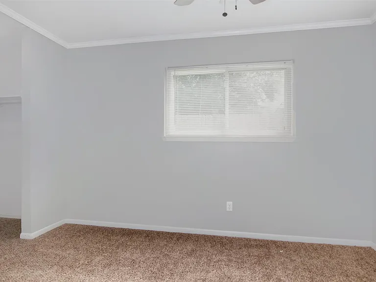 2319 Anthony Ln — Photo 13