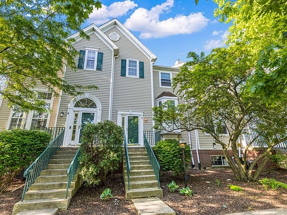 2nd image of 2440 Courtyard Cir Unit 3