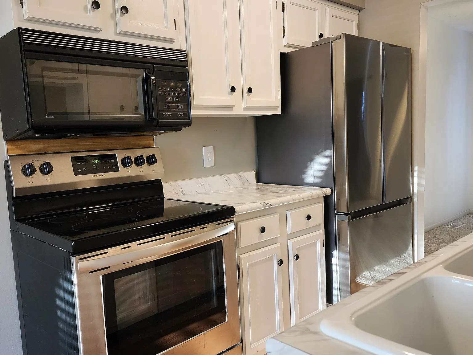 3 bed, 1.5 bath, 1193 sqft, $1,900 — Photo 1