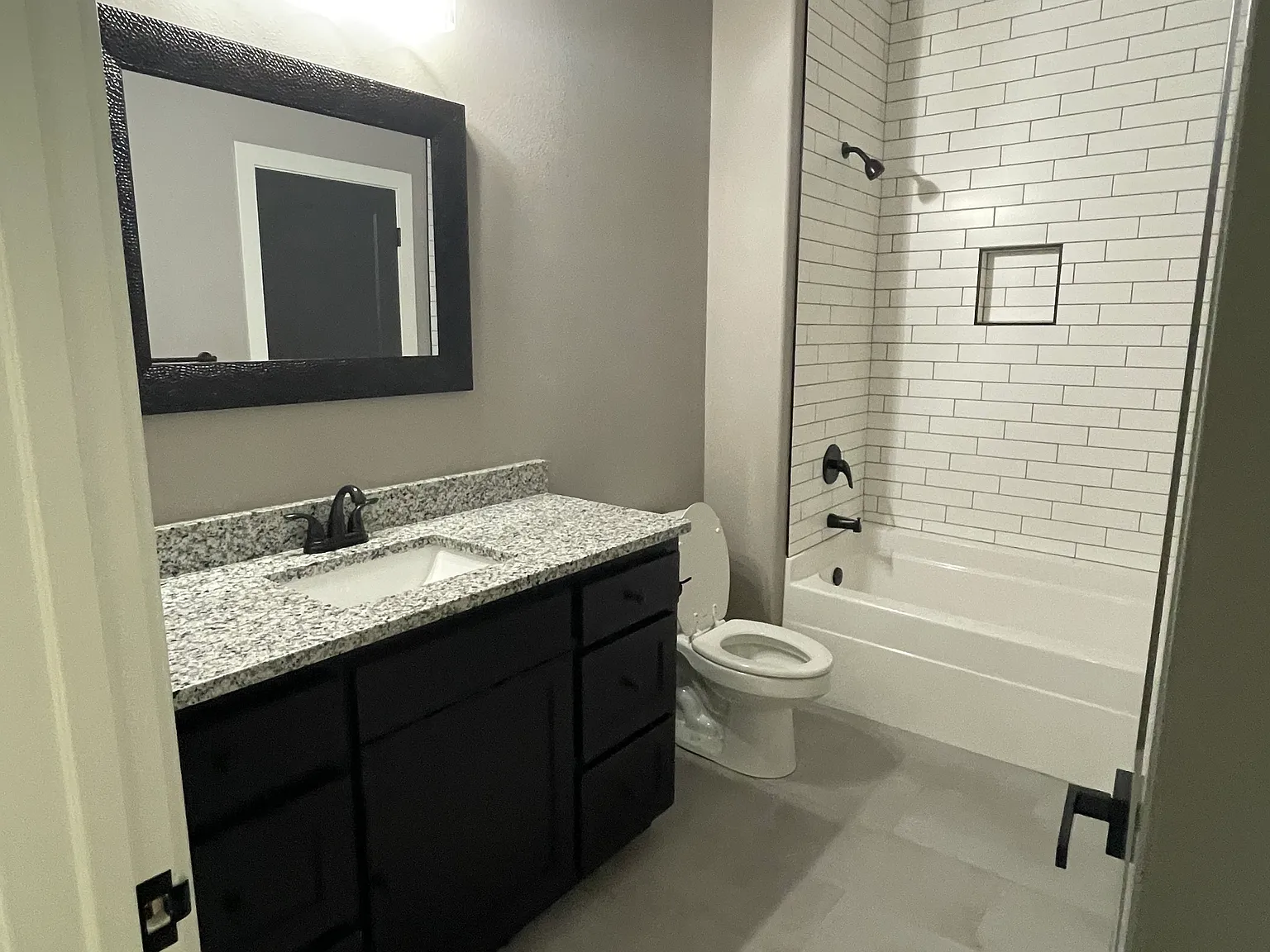 4 bed, 2300 sqft, $2,400 — Photo 4