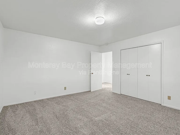 215 2nd St #B — Photo 15