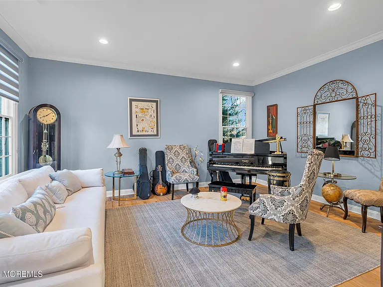 21 Old Queens Ct — Photo 6