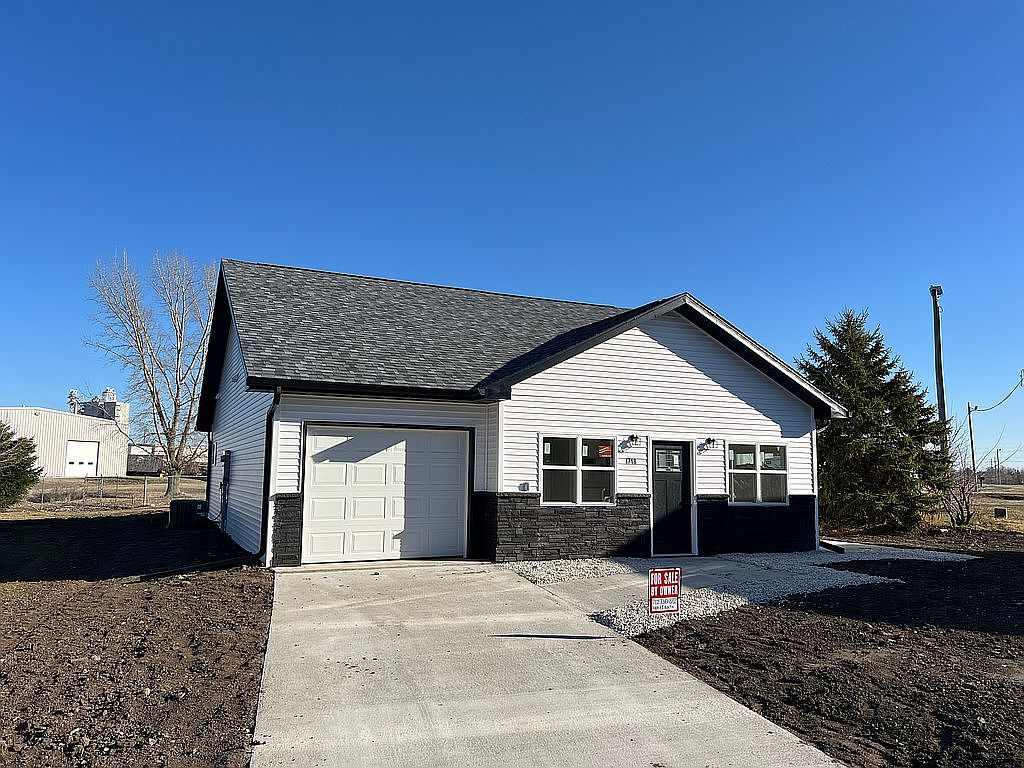 1718 Rose Ln, Storm Lake, IA 50588 | Zillow