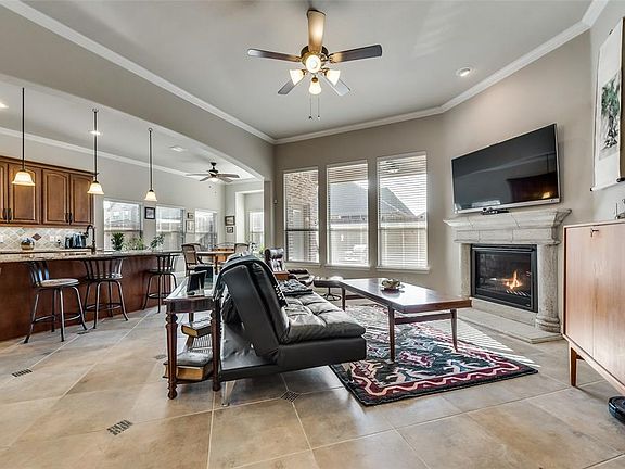 2nd image of 327 Hawks Dr