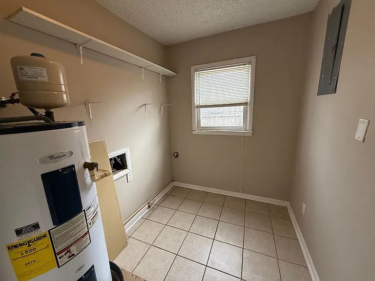 2409 Mastin Lake Rd NW — Photo 3