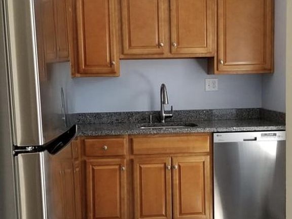 3rd image of 92 Candlewood Dr
