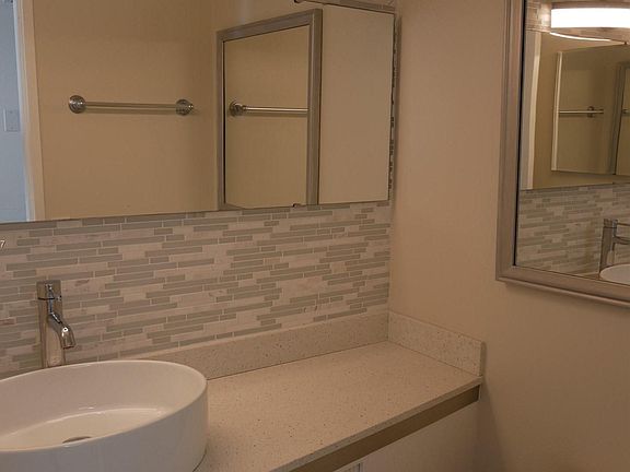5th image of 1228 West Ave #3