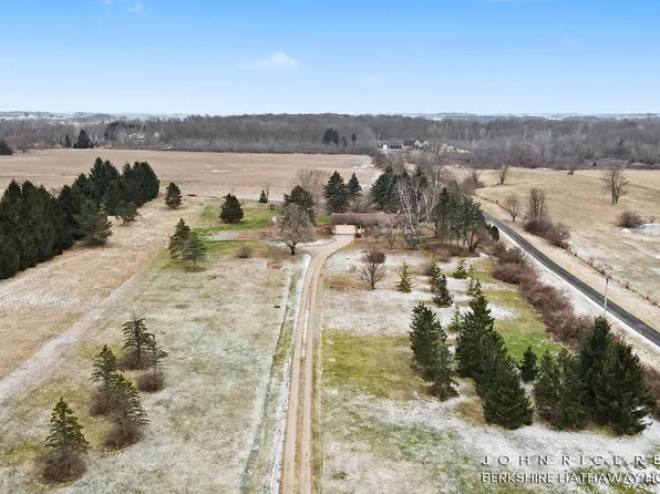 4616 84th St SE, Caledonia, MI 49316