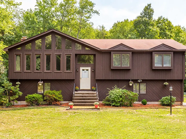 80 Lancaster Dr — Photo 3