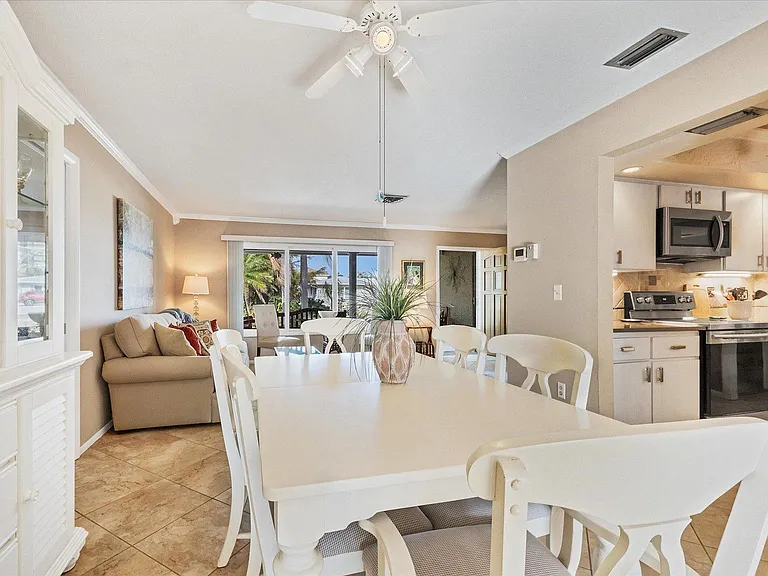521 Beach Park Blvd — Photo 14