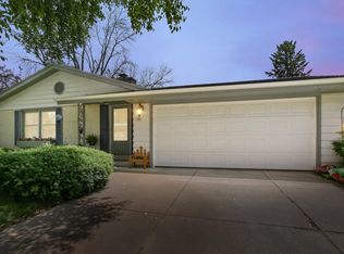1921 Sunnyside Dr, Waukesha, WI 53186