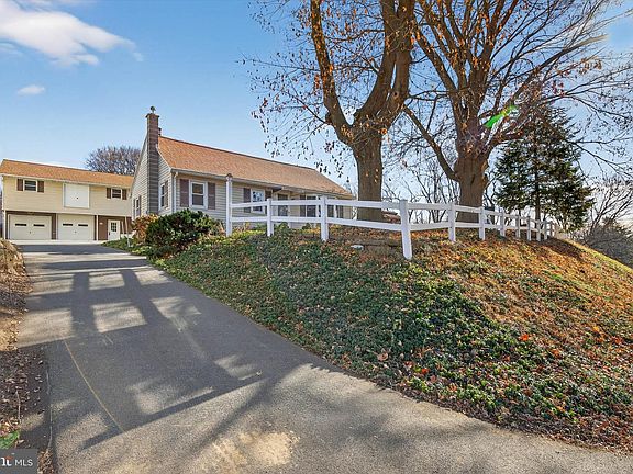 3rd image of 319 Druid Hill Rd